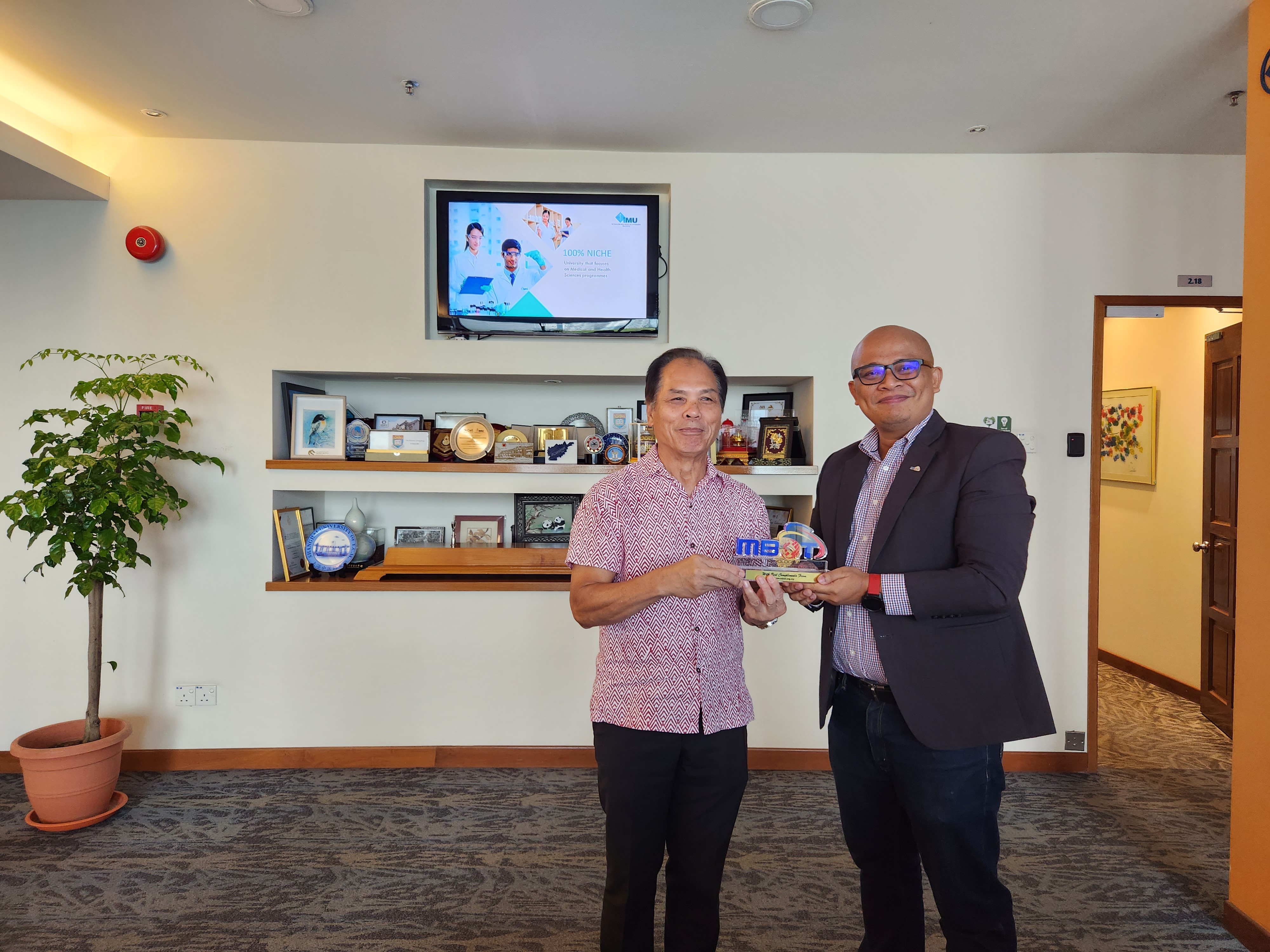 COURTESY CALL OF THE REGISTRAR MALAYSIA BOARD OF TECHNOLOGISTS TO THE VICE CHANCELLOR INTERNATIONAL MEDICAL UNIVERSITY
