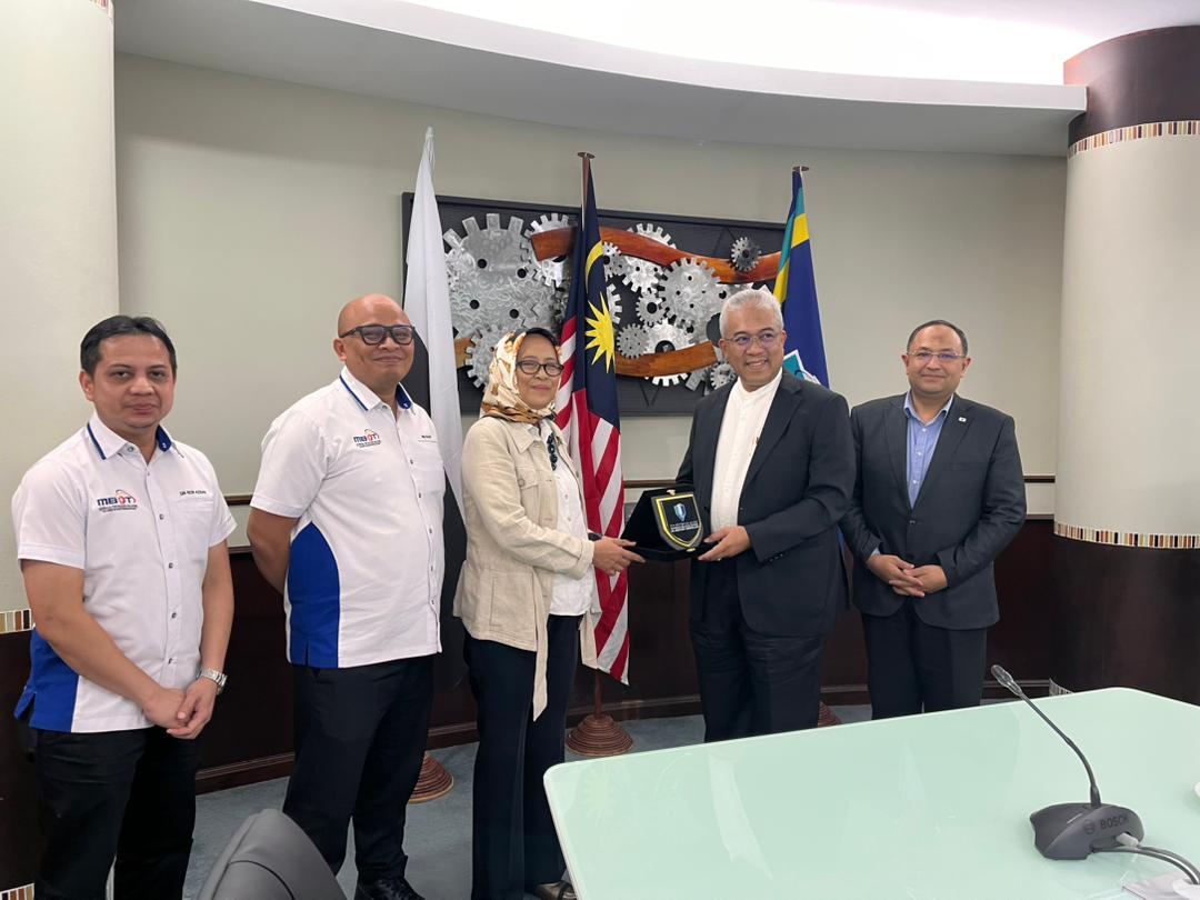 COURTESY CALL FROM MALAYSIA BOARD OF TECHNOLOGISTS TO THE VICE-CHANCELLOR OF UNIVERSITI MALAYSIA PAHANG AL-SULTAN ABDULLAH
