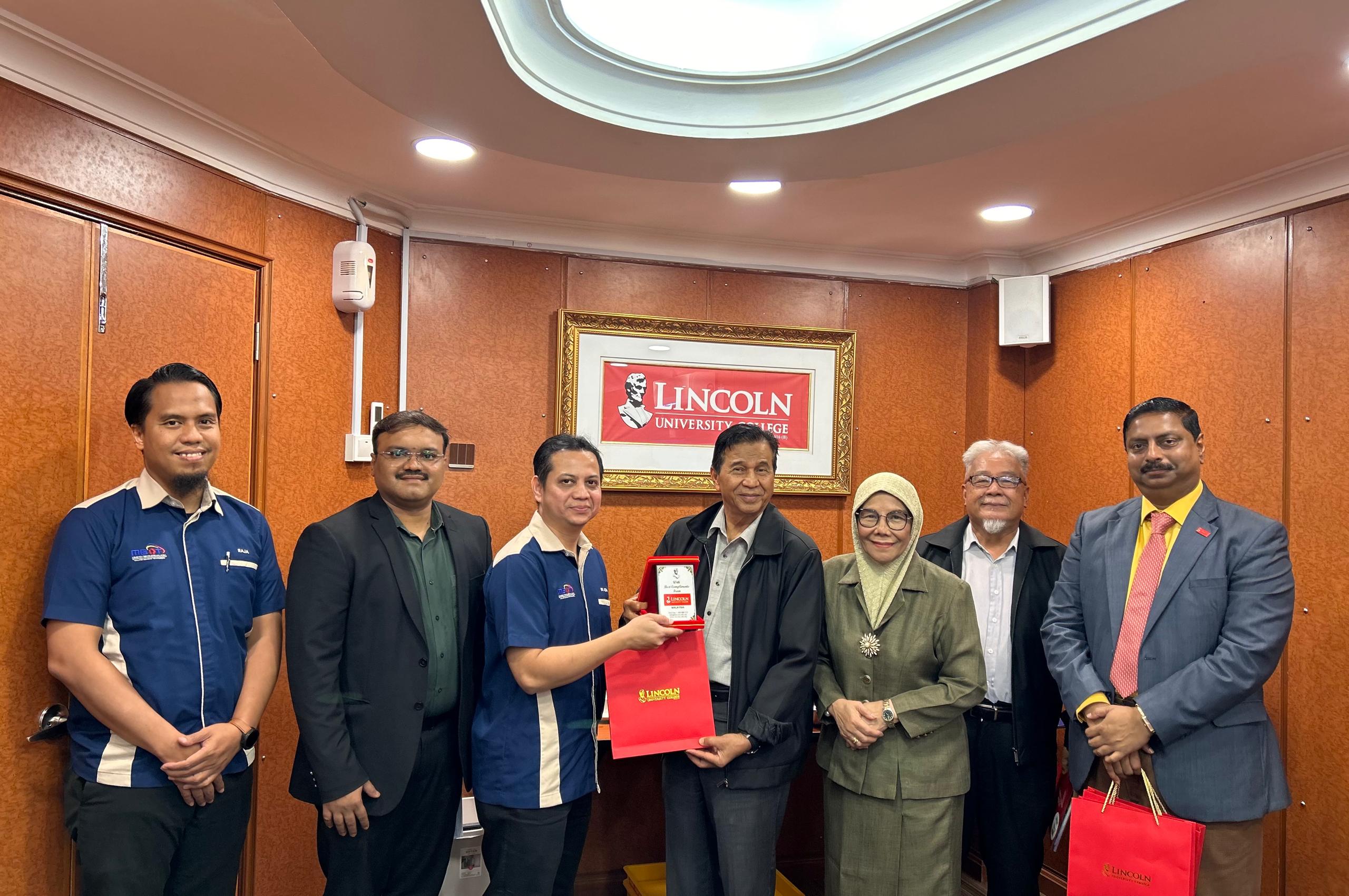 MBOT COURTESY VISIT TO LINCOLN UNIVERSITY COLLEGE ENHANCES COLLABORATION IN TECHNOLOGY EDUCATION  