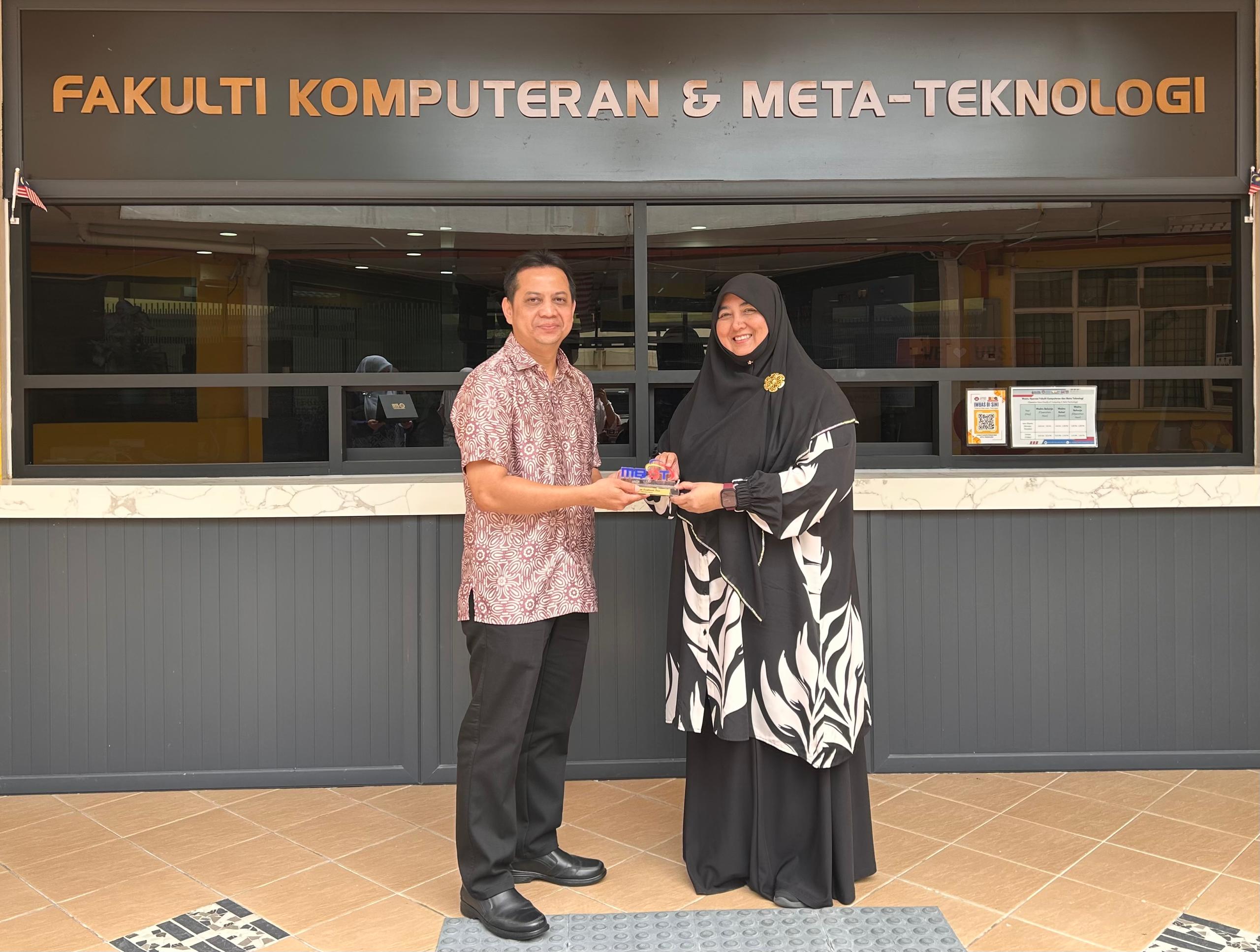 MBOT COURTESY VISIT TO SULTAN IDRIS EDUCATION UNIVERSITY'S FACULTY OF COMPUTING AND META-TECHNOLOGY OPENS NEW AVENUES FOR COLLABORATION IN COMPUTING AND IT-RELATED PROGRAMMES